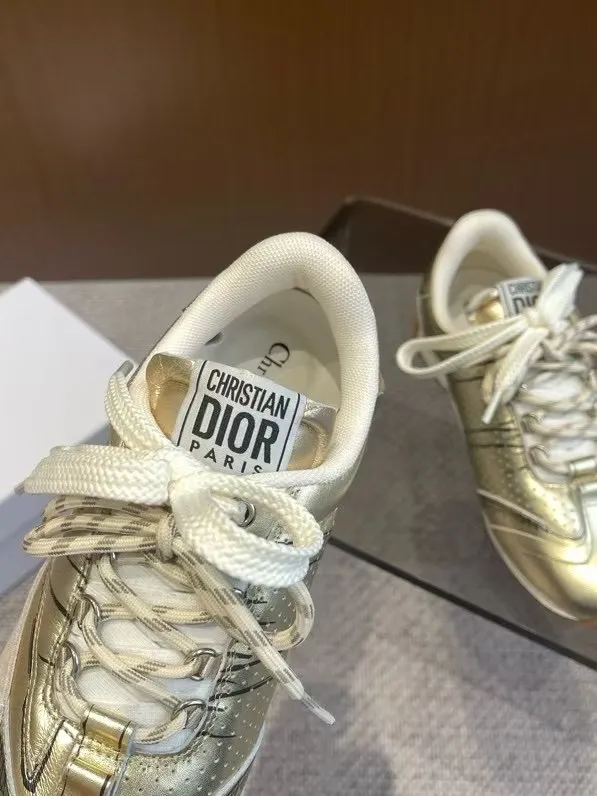 👟👟Ex-factory price 620👟👟 Dior sketch Dior spring and summer catwalk style graffiti sketch moral training shoes Forrest shoes. Original development. The most photographed item in the 25ss spring and summer show. This pair of shoes has changed the single design style of Forrest shoes in the previous impression. It retains the original shape. The details are very in line with the current fashion trend, but it also incorporates the manager's new understanding and retro feelings for Forrest shoes. The overall feeling is brand new. The material is a bit matte leather, full of retro style. It looks very high-end. The feeling on the foot is very convex. The upper foot is really good-looking and versatile. It can be worn with any style of clothes, pants and skirts. It looks good on anyone. Original combination outsole Size: 35-45